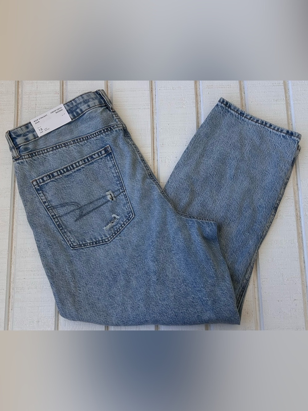 American Eagle Women’s Distressed Mom Straight Jeans High Rise Size 18 Short